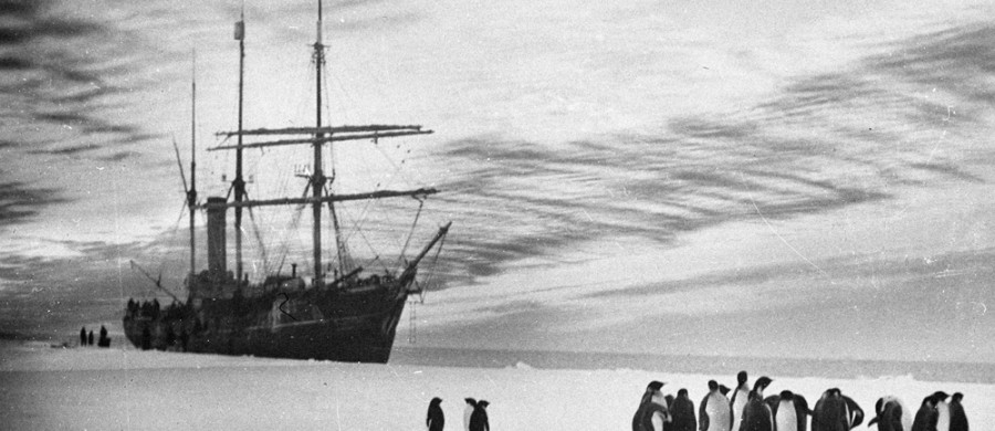 Frank Hurley - Aurora alongside the ice off Western Base