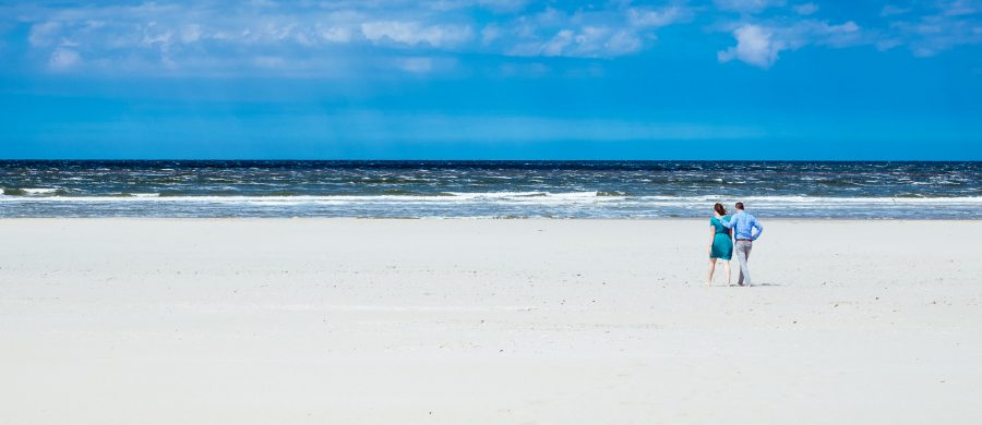 loveshoot op het strand van Ameland met harm en jeanette